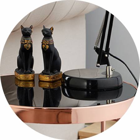 Kovová část: Povrch je hladký a zkosený.